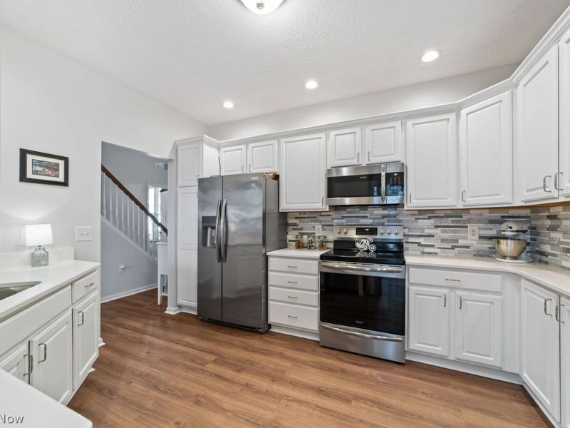 33175 Fairport Drive , Avon Lake, OH 44012 Photo 13