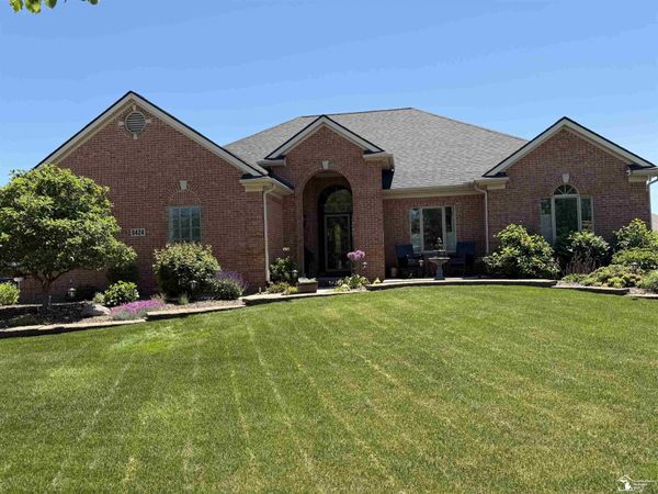 8424 Eagle Pointe Drive, Newport, MI 48166