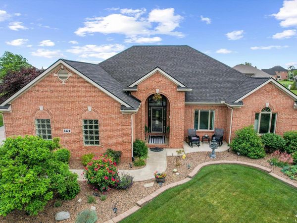8424 Eagle Pointe Drive, Newport, MI 48166