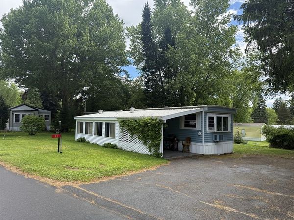 11 Willow Cir, Brimfield, MA 01010