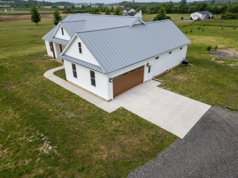 1290 S Hartshorn Road, Marblehead, OH 43440 Photo 2