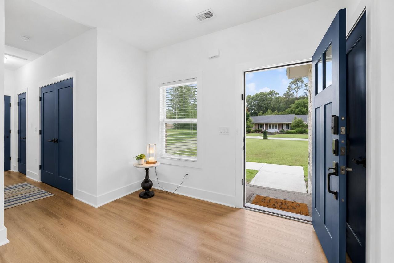 2034 NE Longwood Road Photo 8