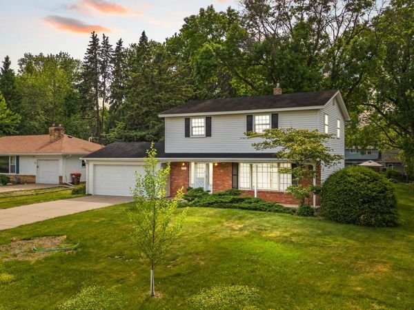 2195 Burr Street N, Maplewood, MN 55117
