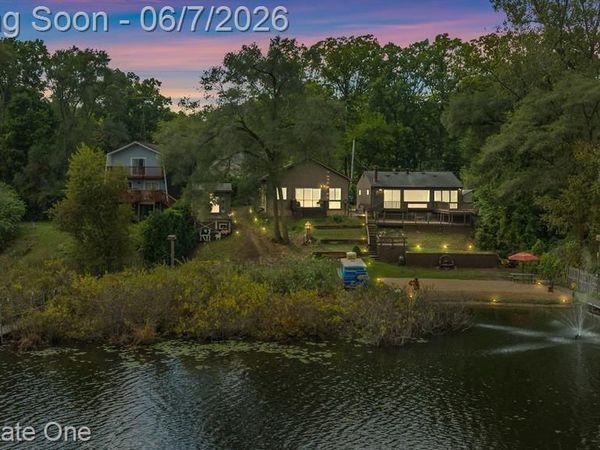 200 E CANYON Drive, Milford Twp, MI 48380