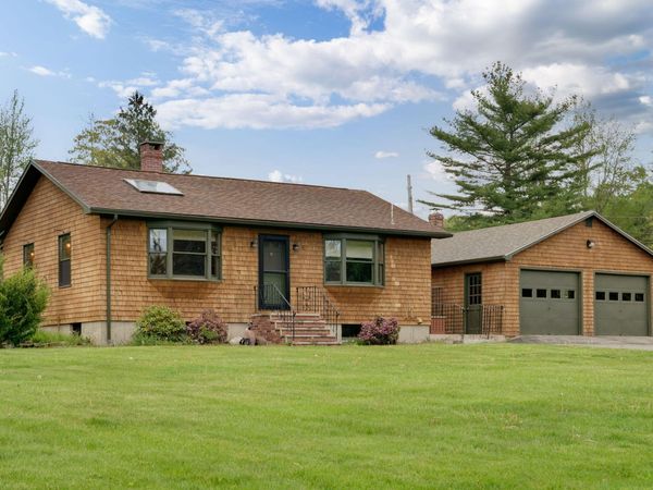 1342 US-1 , Hancock, ME 04640