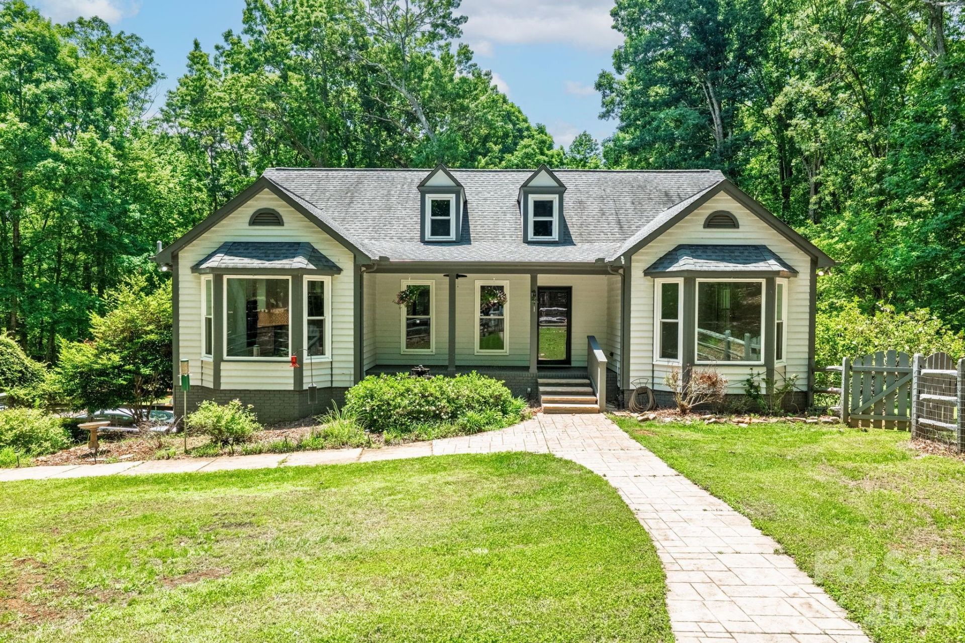9131 N Pine Hill Lane , Charlotte, NC 28215 Main Photo