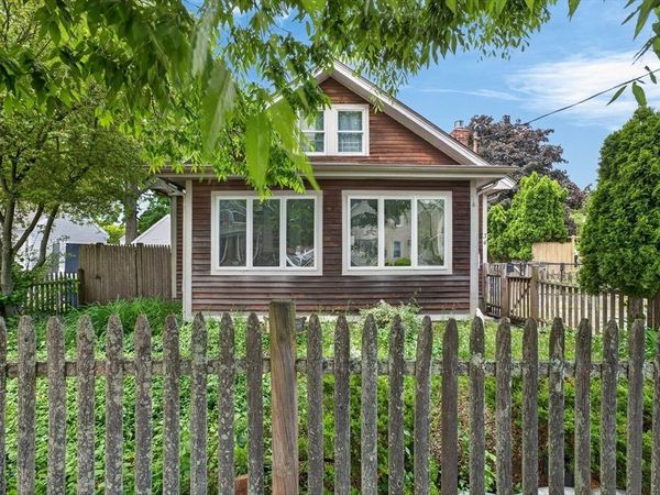 34 Bridge St, Fairhaven, MA 02719