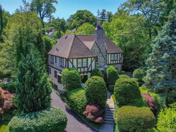 18 Hemlock Road, Bronxville, NY 10708