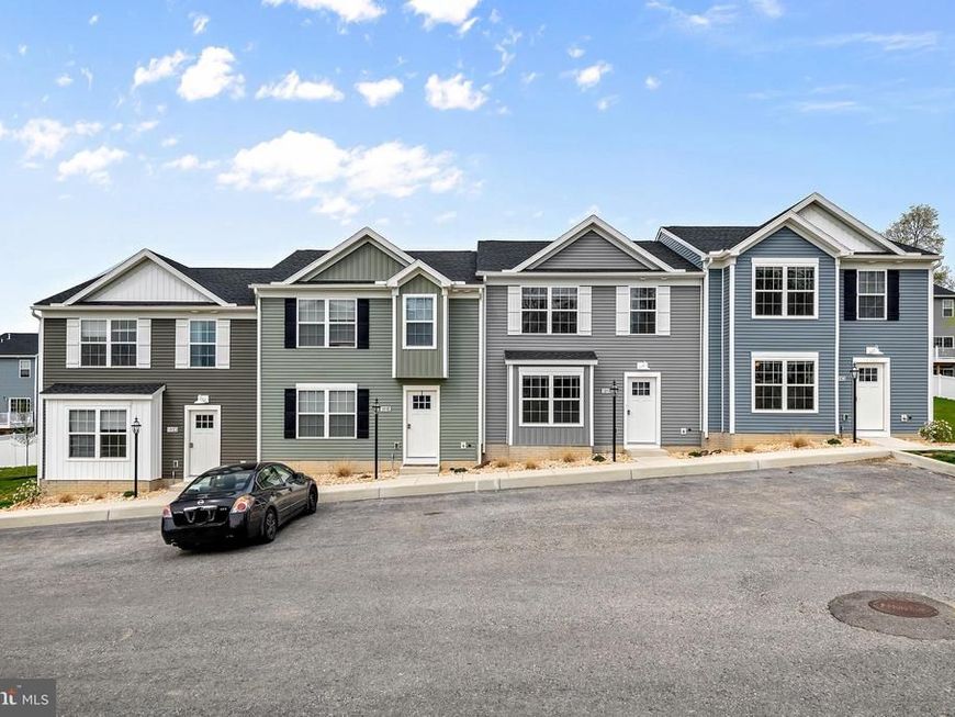 2607 Maplewood Cir , Harrisburg, PA 17110 Main Photo