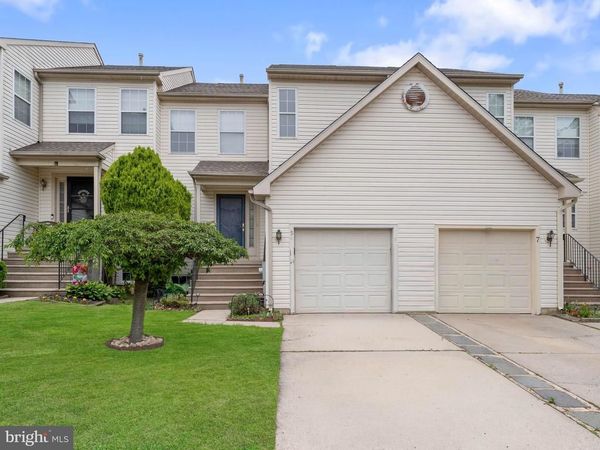 5 LARKSPUR COURT , DELRAN, NJ 08075