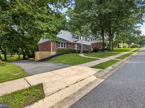 806 N COUNTRY CLUB DRIVE, NEWARK, DE 19702
