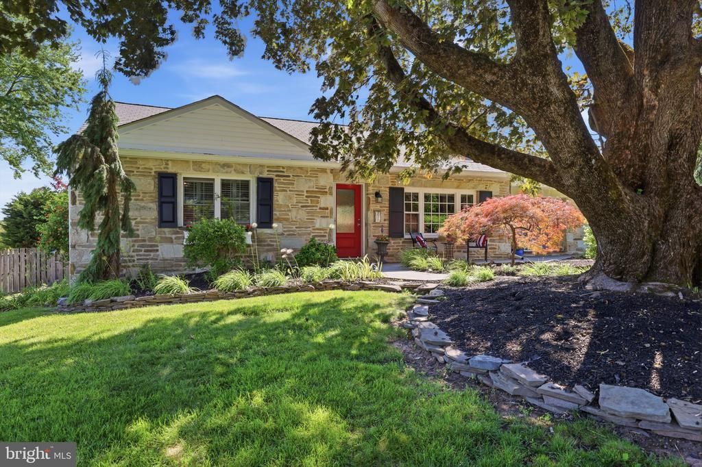 750 SWEETBRIAR DRIVE , WARMINSTER, PA 18974