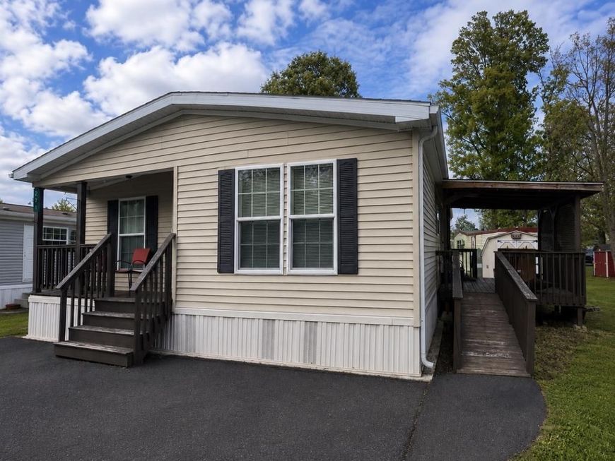 271 Dogwood Dr, Quakertown, PA 18951 Main Photo