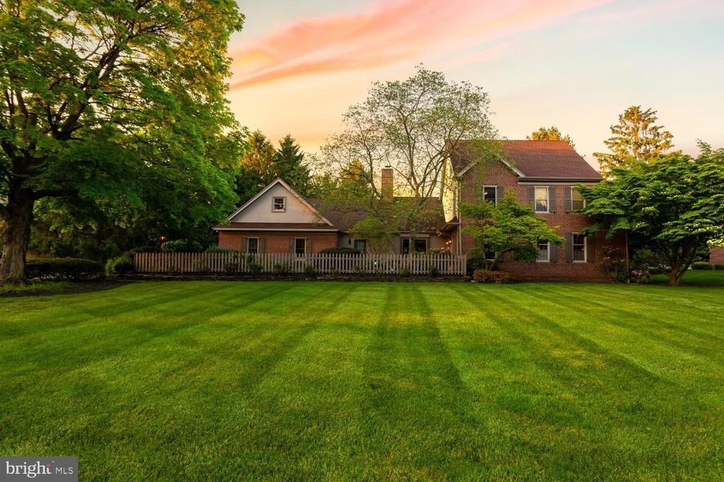 1334 Beaconfield Lane, Lancaster, PA 17601 Main Photo