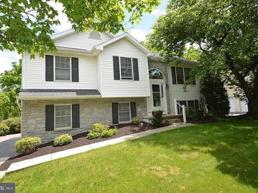 613 MALLARD DRIVE, MANHEIM, PA 17545
