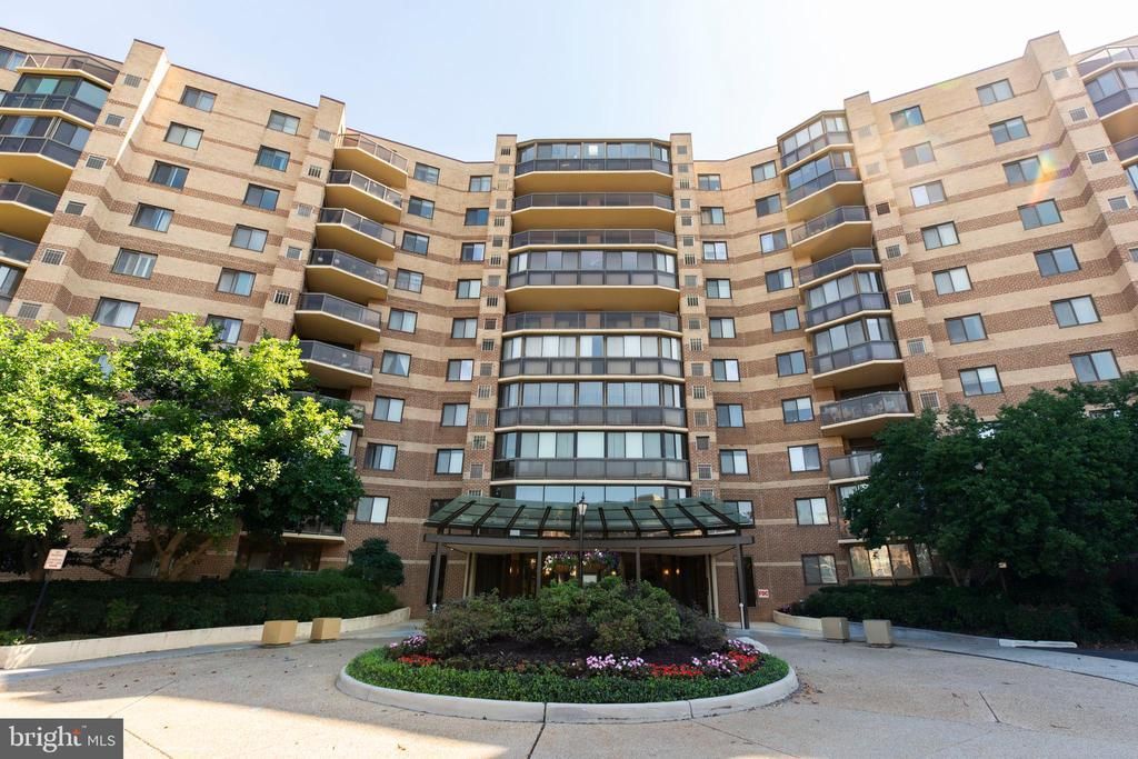 8380 Greensboro Drive, Unit 607, McLean, VA 22102 Main Photo