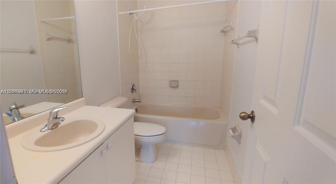 1528 SE 24th Ct, Unit 209, Homestead, FL 33035 Photo