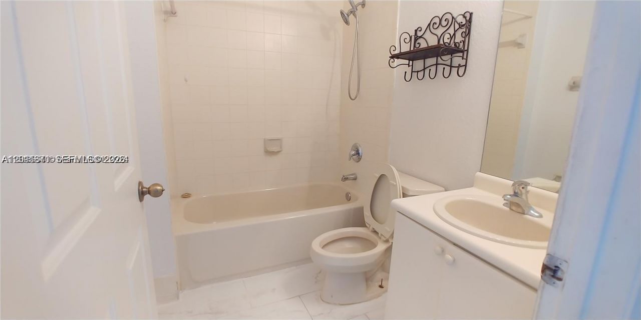 1528 SE 24th Ct, Unit 209, Homestead, FL 33035 Photo