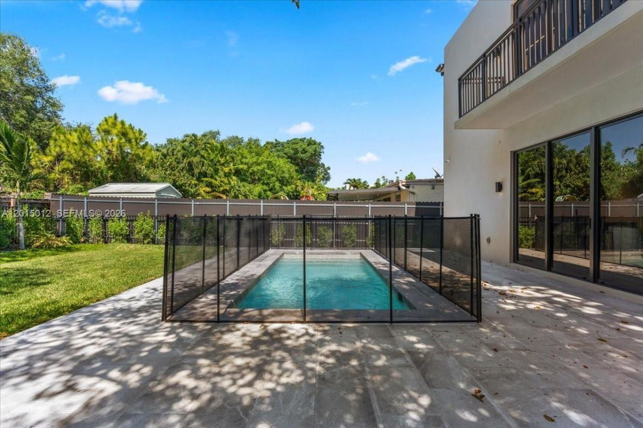2175 SW 25th St , Miami, FL 33133 Photo