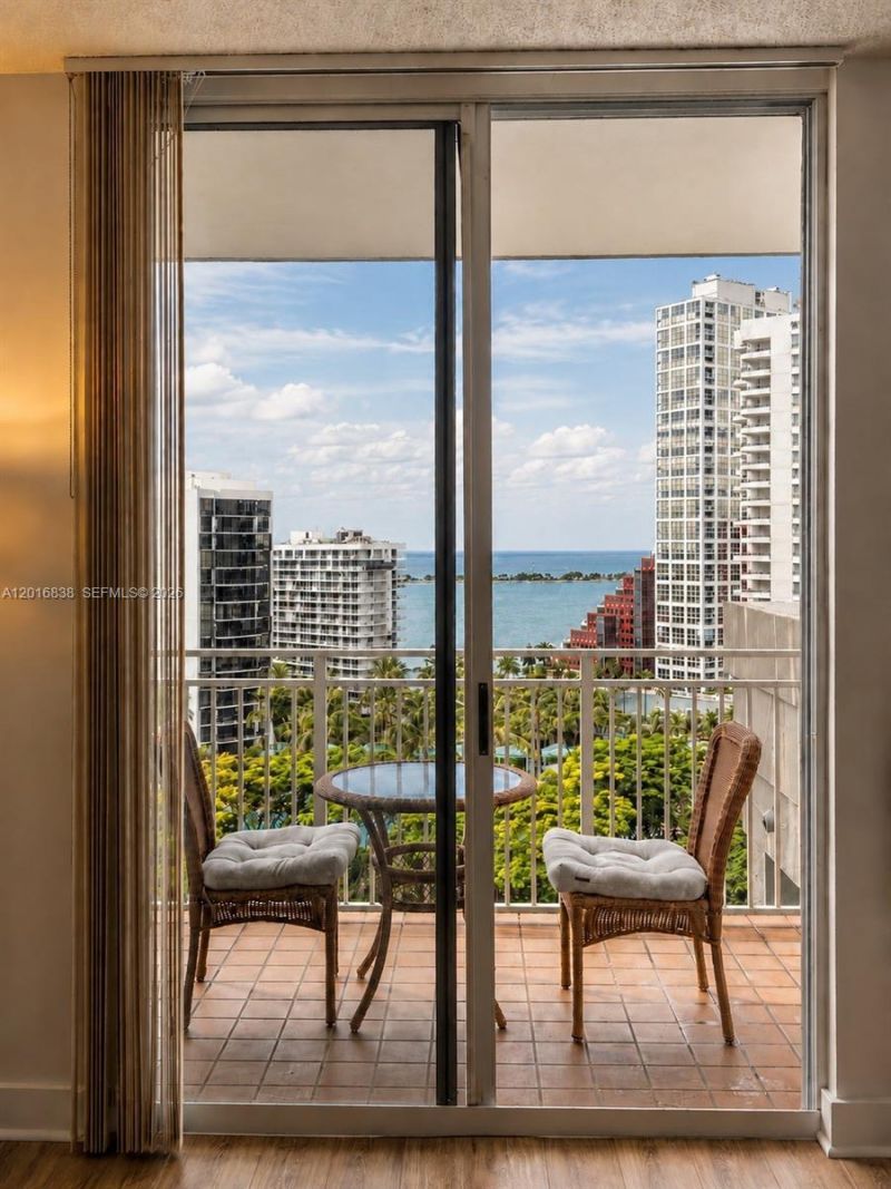 185 SE 14th Ter, Unit 1607, Miami, FL 33131 Photo