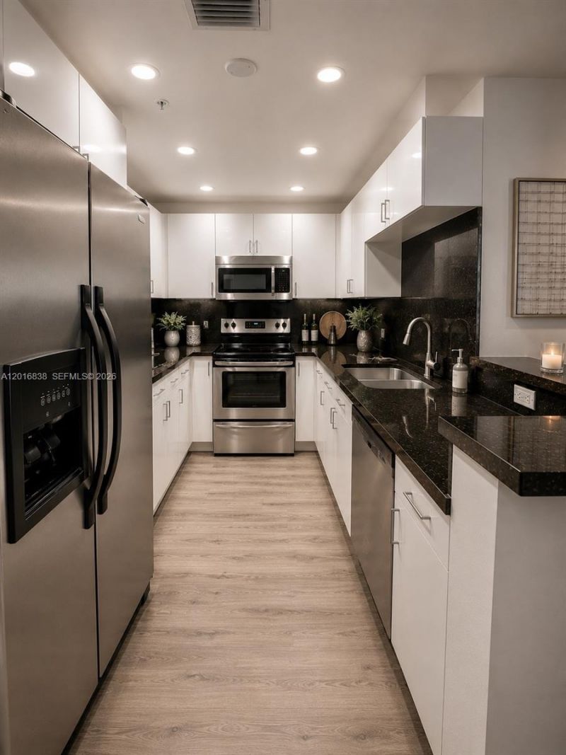 185 SE 14th Ter, Unit 1607, Miami, FL 33131 Photo