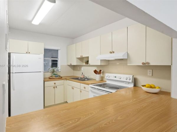 305 W 68th St, Unit 206, Hialeah, FL 33014