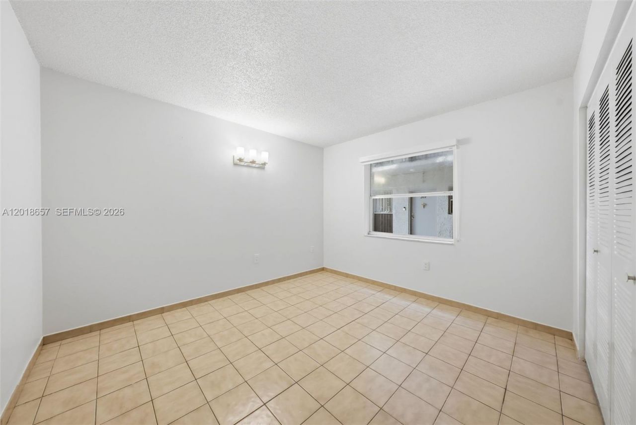 305 W 68th St, Unit 206, Hialeah, FL 33014 Photo