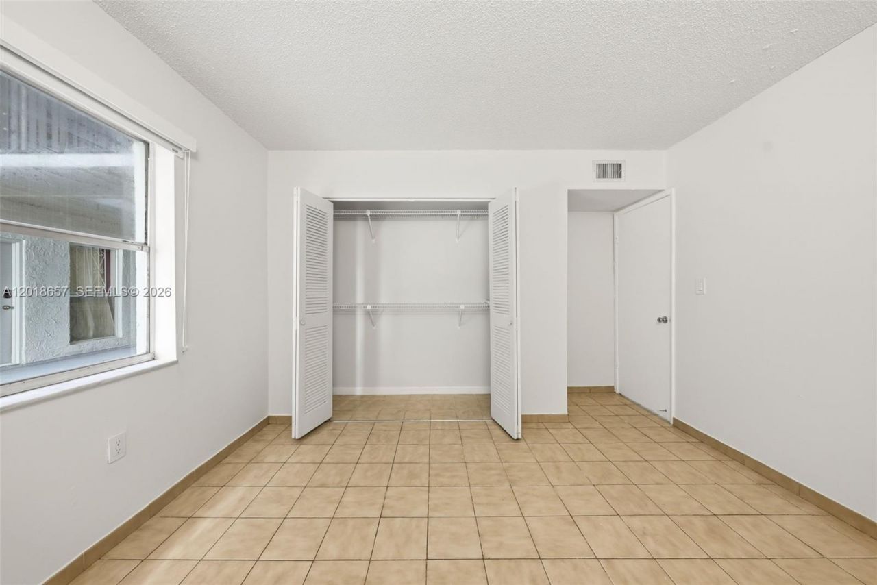 305 W 68th St, Unit 206, Hialeah, FL 33014 Photo