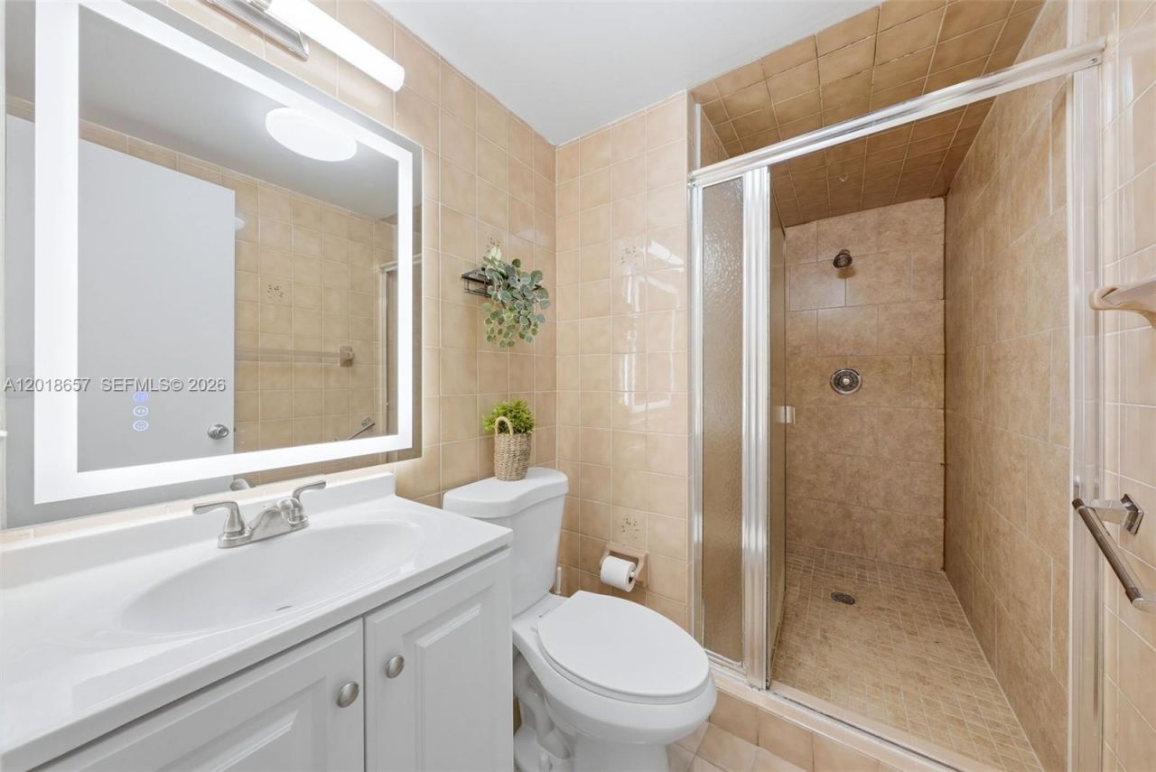 305 W 68th St, Unit 206, Hialeah, FL 33014 Photo