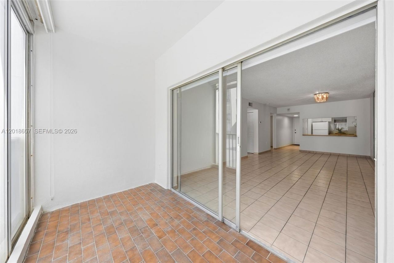 305 W 68th St, Unit 206, Hialeah, FL 33014 Photo