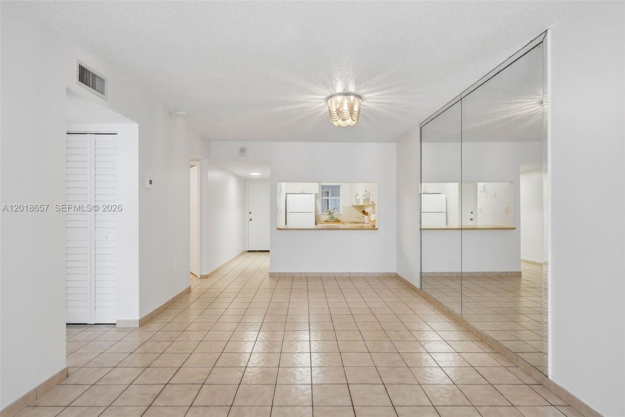 305 W 68th St, Unit 206, Hialeah, FL 33014 Photo