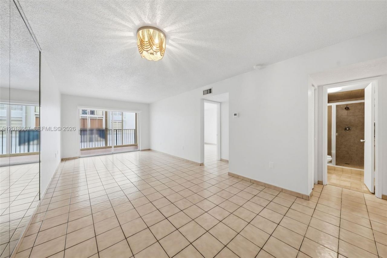 305 W 68th St, Unit 206, Hialeah, FL 33014 Photo