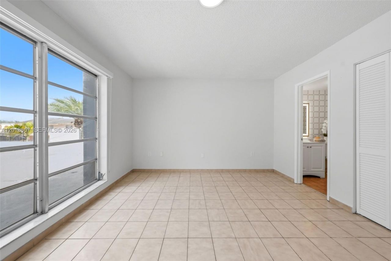 305 W 68th St, Unit 206, Hialeah, FL 33014 Photo