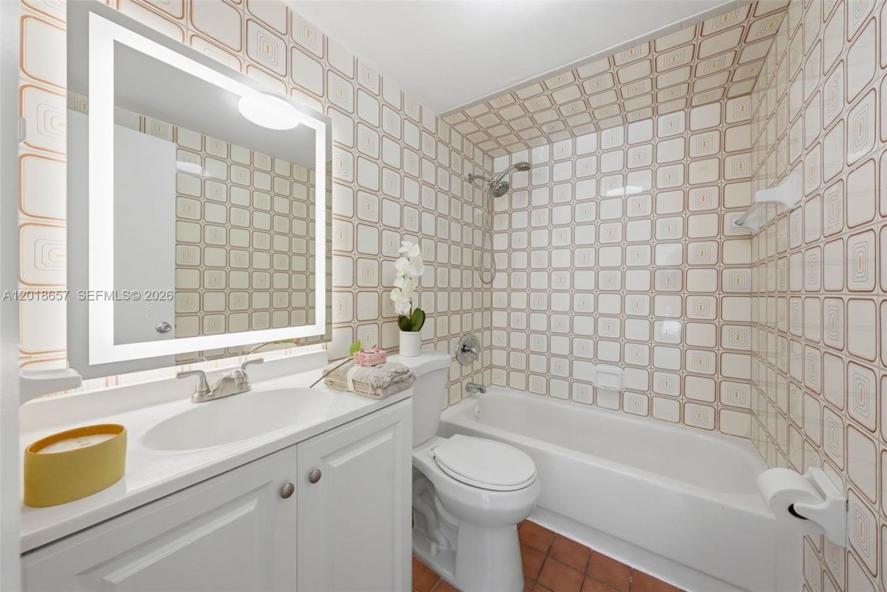 305 W 68th St, Unit 206, Hialeah, FL 33014 Photo