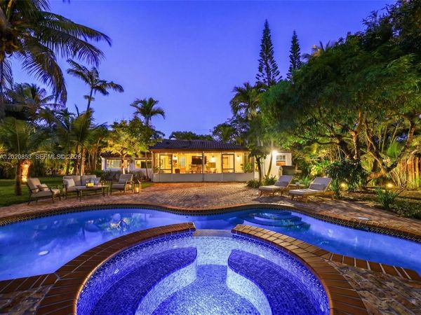 5644 SW 69th Ave, Miami, FL 33143