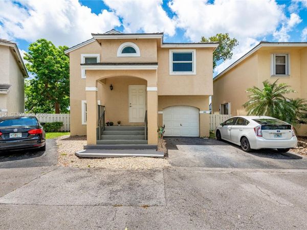 850 NW 98th Ave, Plantation, FL 33324