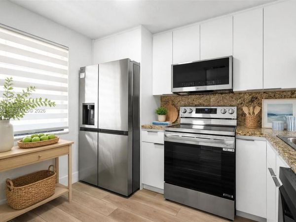 10130 Sunrise Lakes Blvd, Unit 210, Sunrise, FL 33322