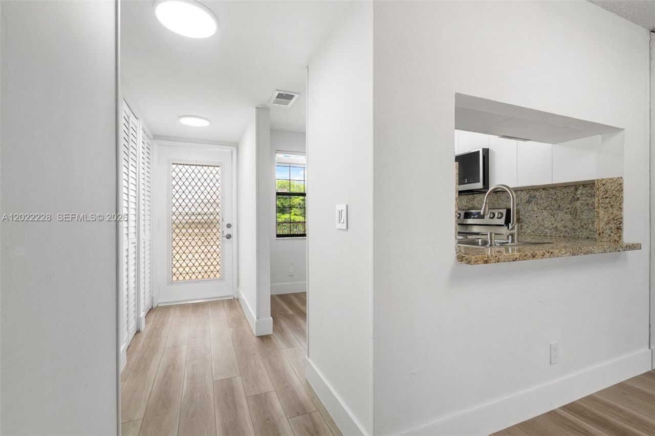 10130 Sunrise Lakes Blvd , Unit 210, Sunrise, FL 33322 Photo