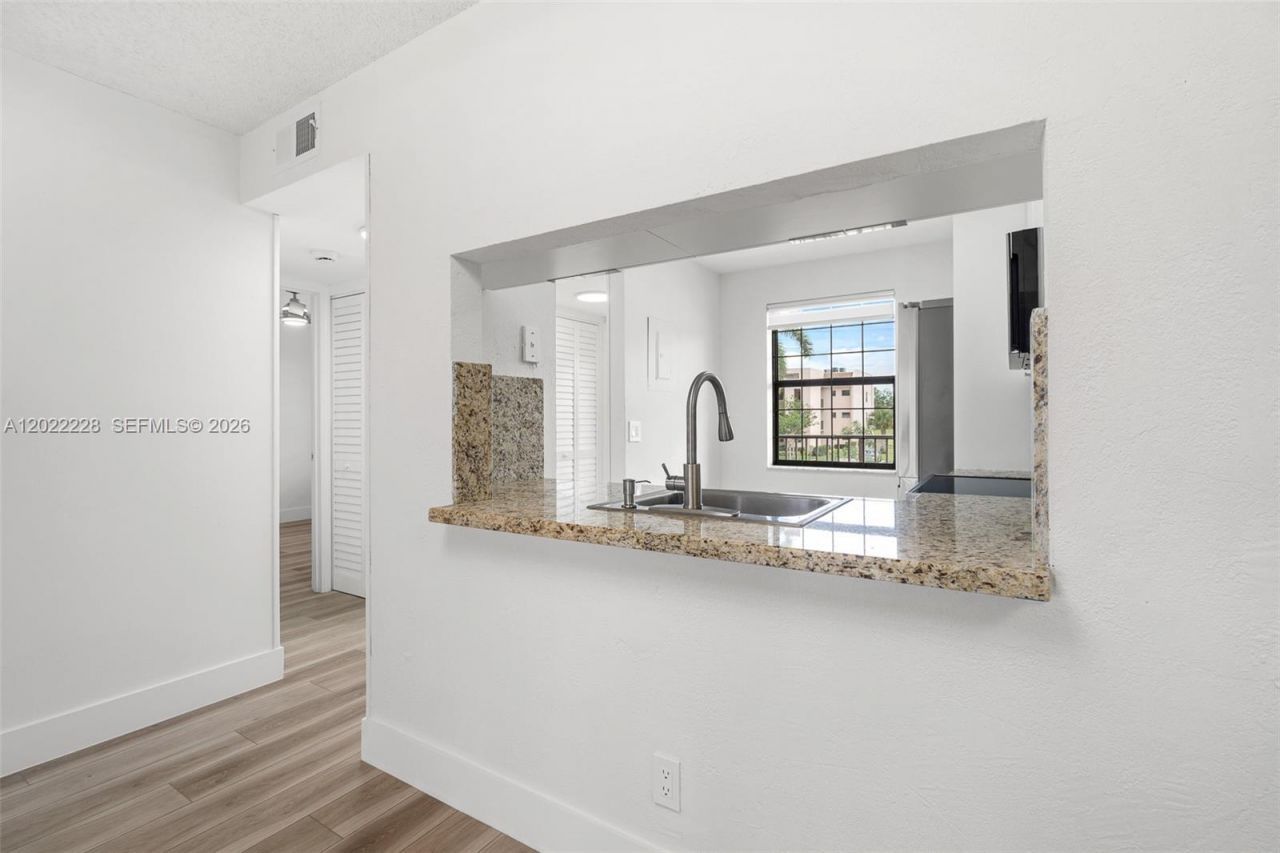 10130 Sunrise Lakes Blvd , Unit 210, Sunrise, FL 33322 Photo
