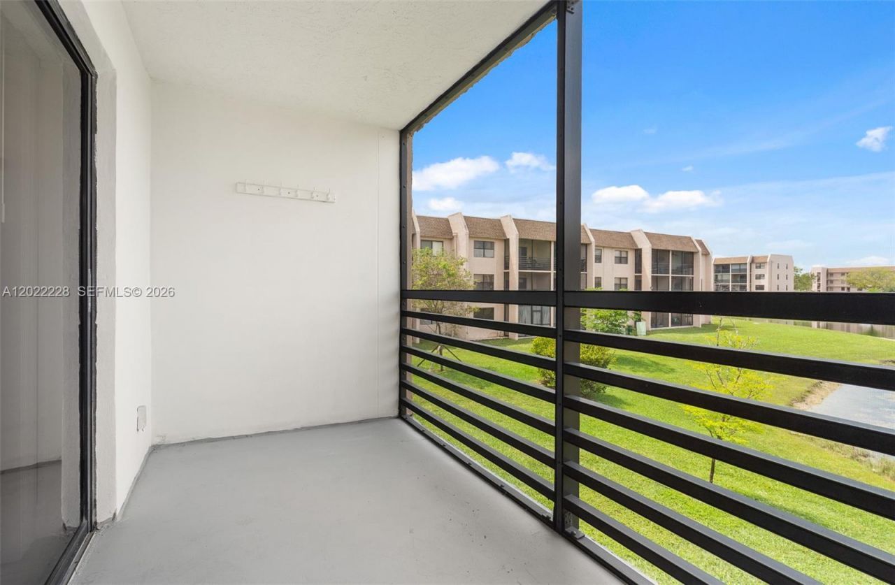 10130 Sunrise Lakes Blvd , Unit 210, Sunrise, FL 33322 Photo