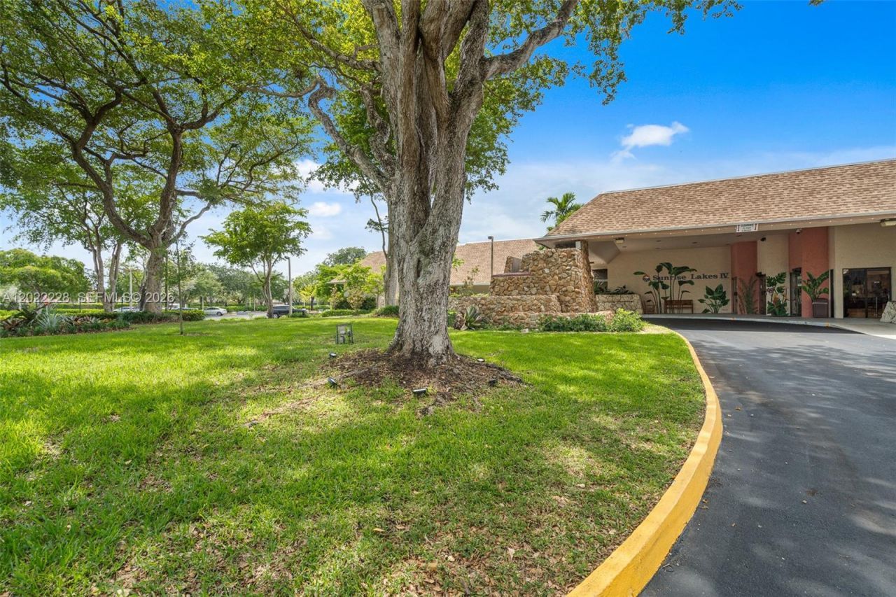 10130 Sunrise Lakes Blvd , Unit 210, Sunrise, FL 33322 Photo