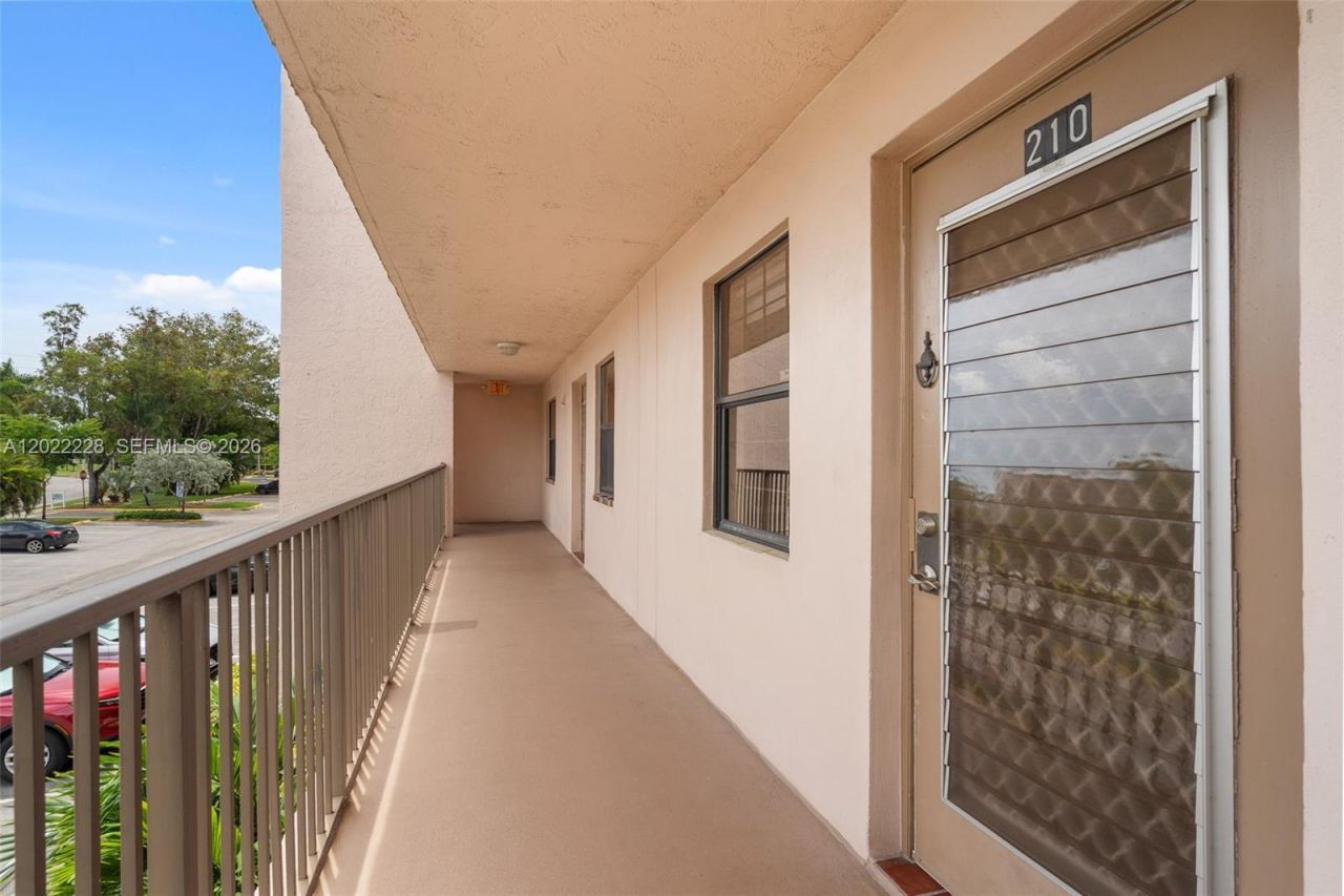 10130 Sunrise Lakes Blvd , Unit 210, Sunrise, FL 33322 Photo