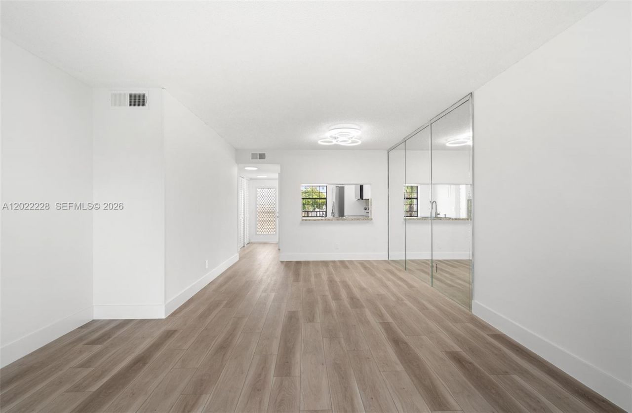 10130 Sunrise Lakes Blvd, Unit 210, Sunrise, FL 33322 Photo