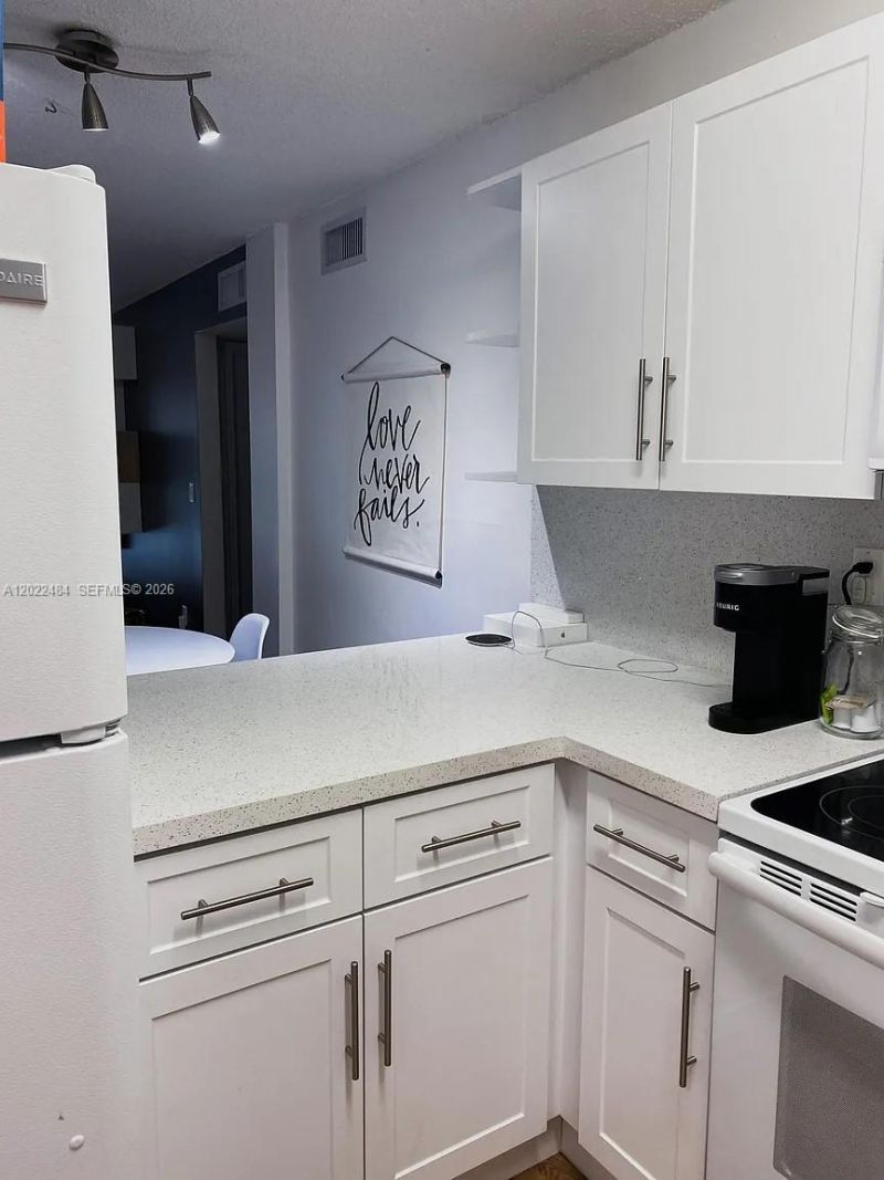 2775 W 52nd St, Unit 206, Hialeah, FL 33016 Photo