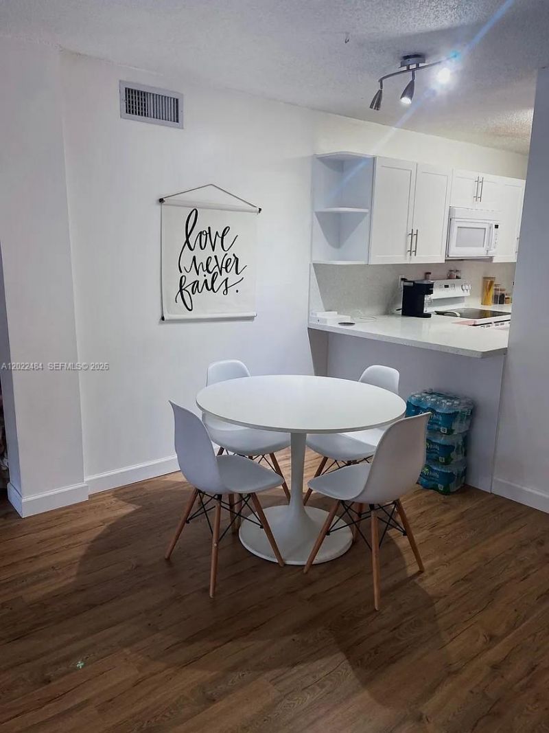2775 W 52nd St, Unit 206, Hialeah, FL 33016 Photo