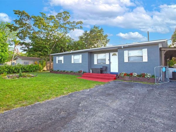 2501 NW 30th Way , Fort Lauderdale, FL 33311