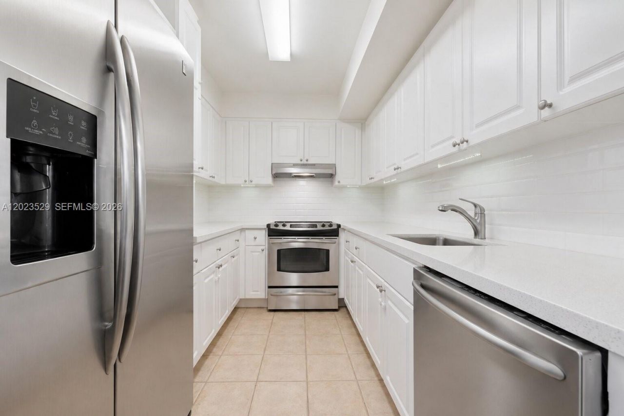 2642 Collins Ave , Unit 303, Miami Beach, FL 33140 Photo
