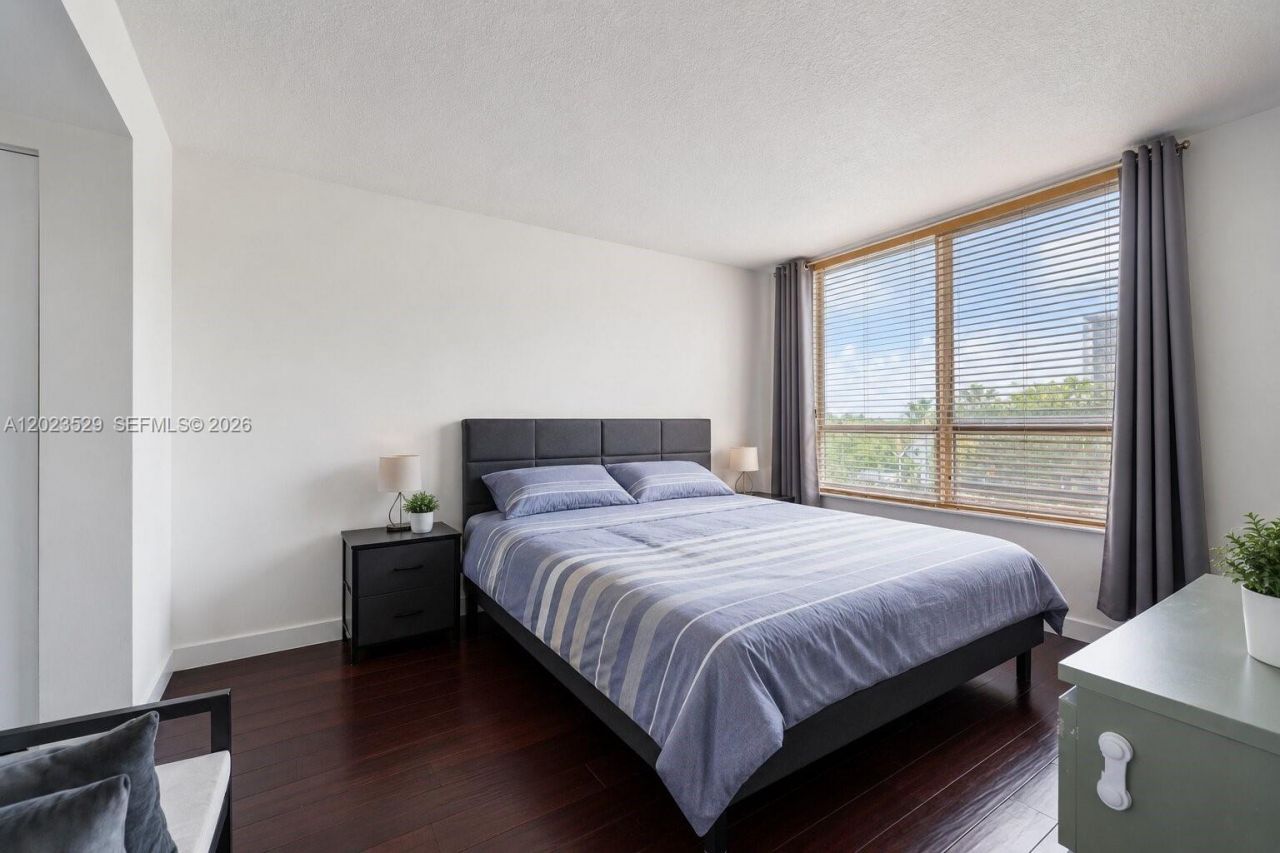 2642 Collins Ave , Unit 303, Miami Beach, FL 33140 Photo