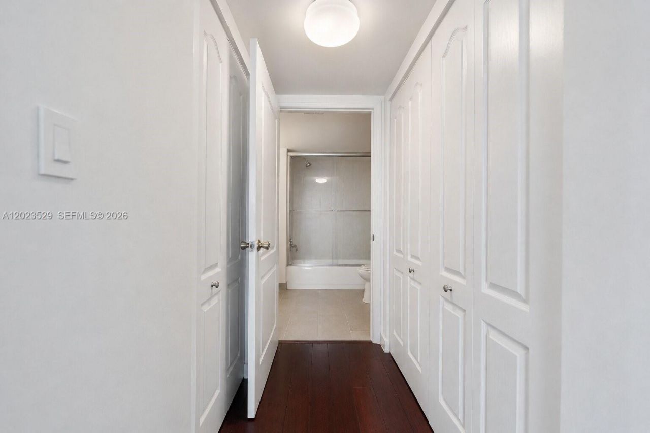 2642 Collins Ave , Unit 303, Miami Beach, FL 33140 Photo