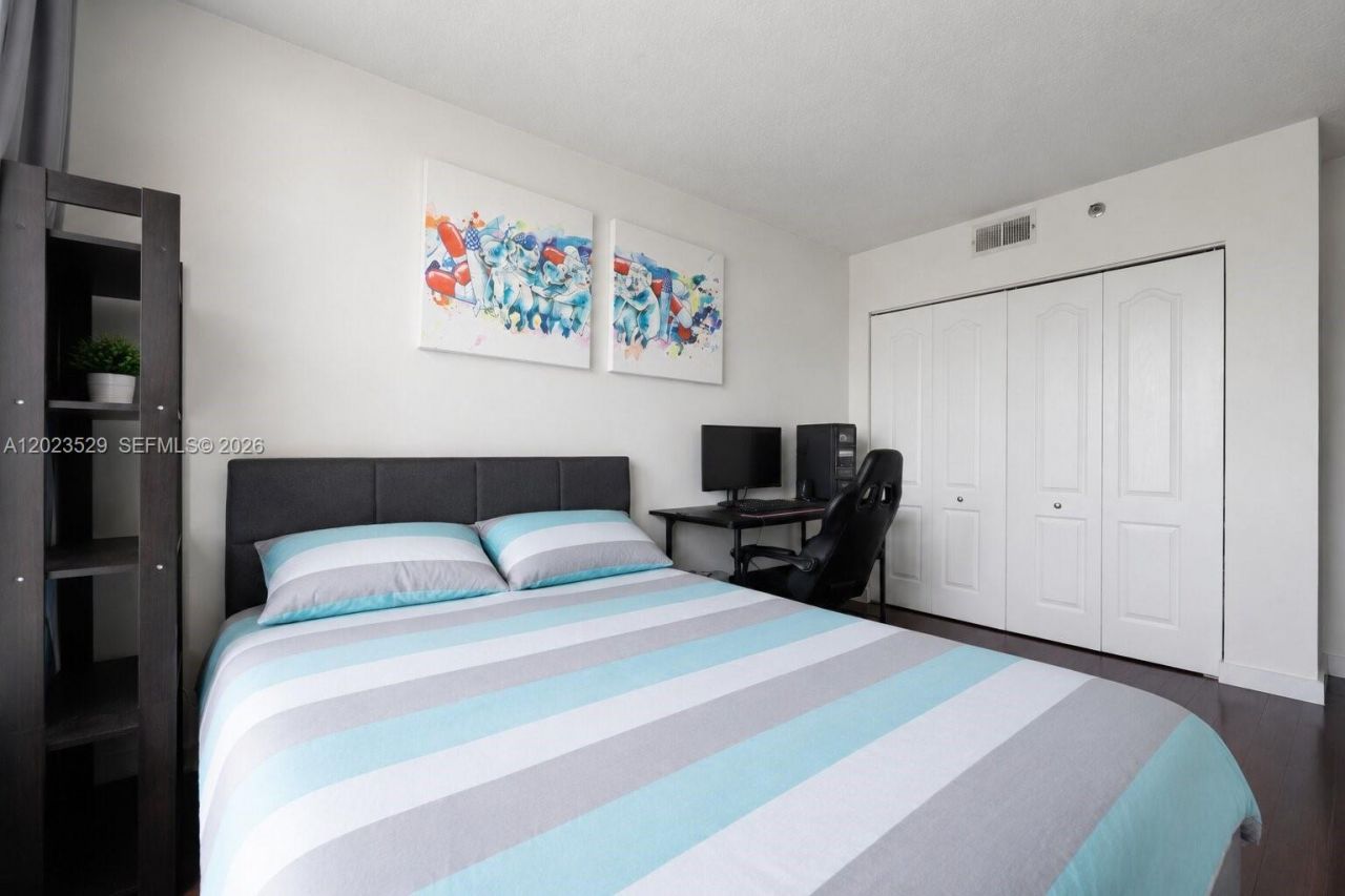 2642 Collins Ave , Unit 303, Miami Beach, FL 33140 Photo